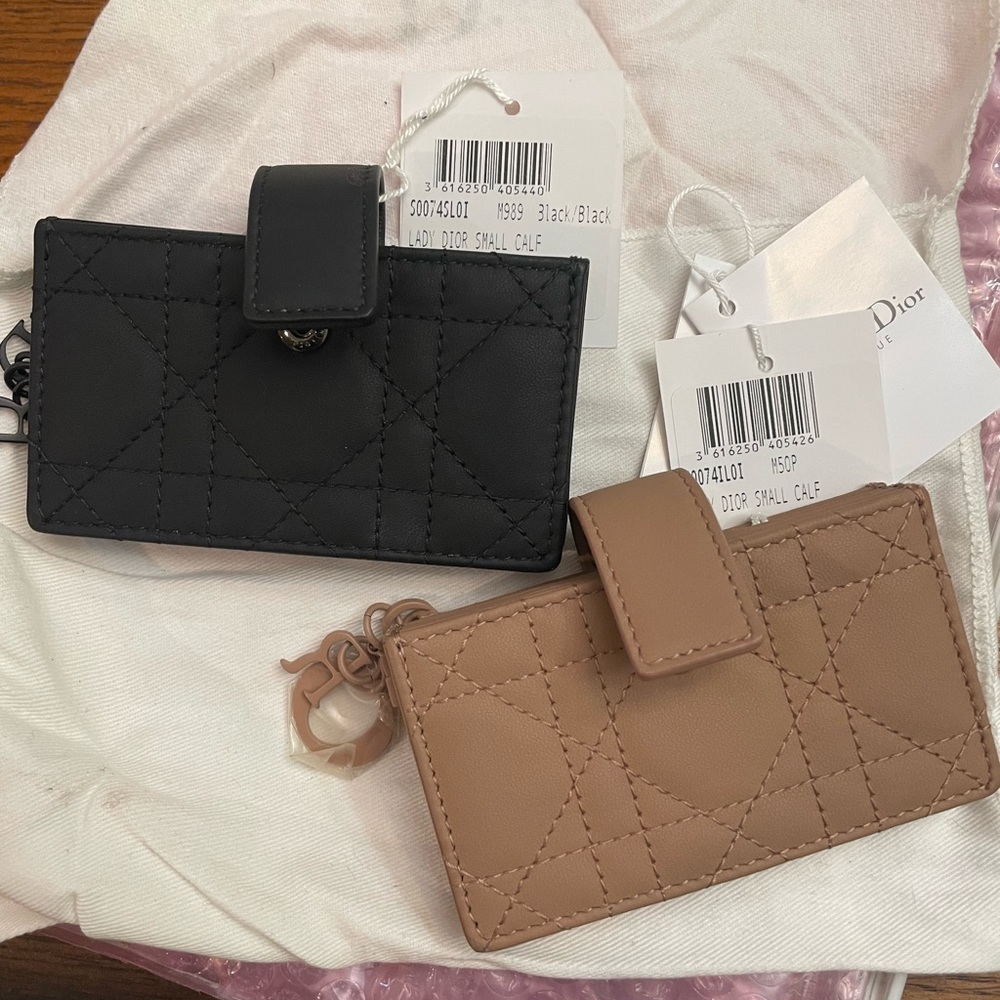Dior accordion credit card wallet.